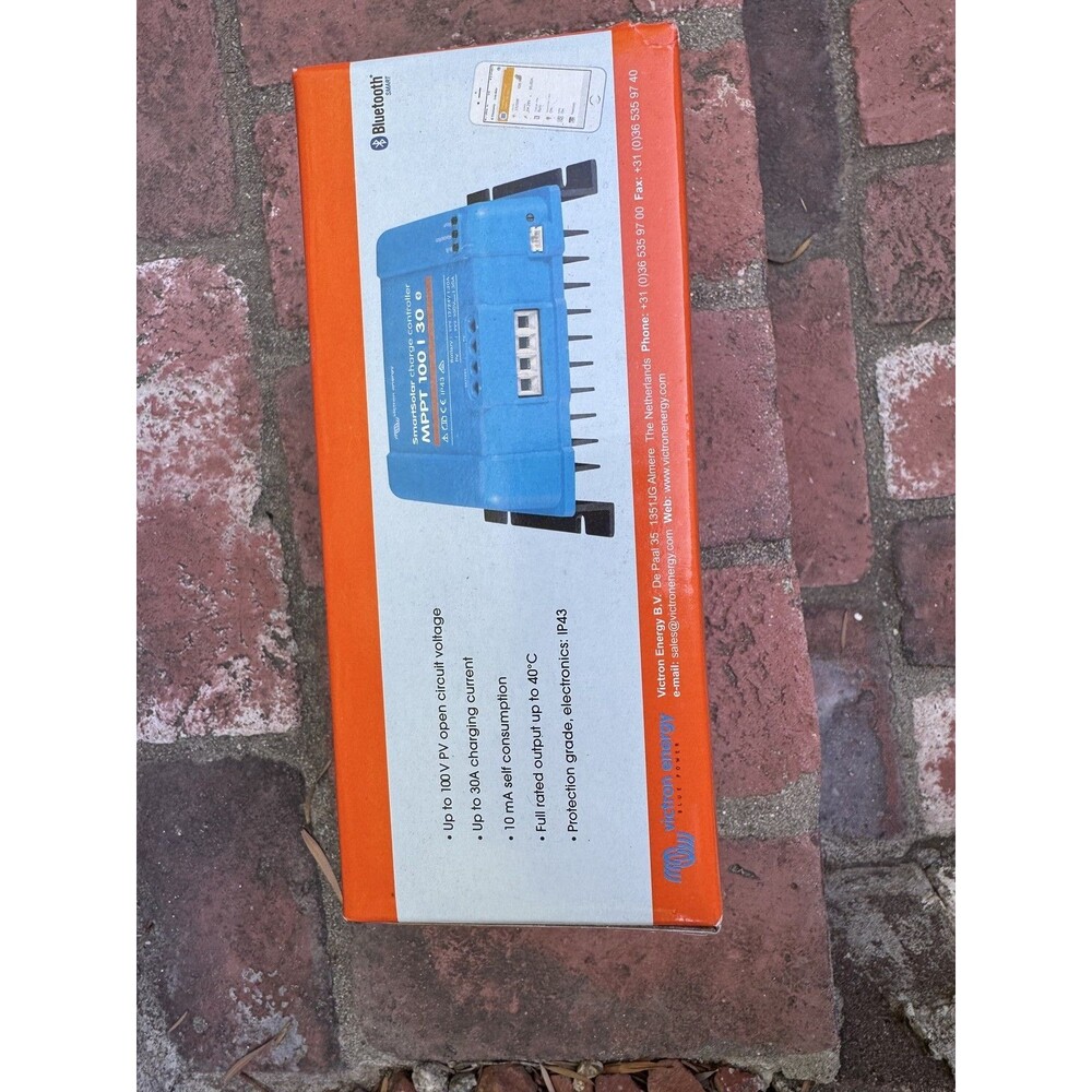 Victron Energy SmartSolar MPPT 100|30 Charge Controller New Box - Picture 3 of 5